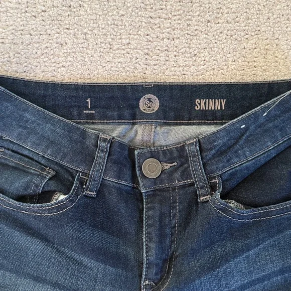 Juniors' SO® High-Rise Women's Dark Blue Skinny Jeans - Picture 4 of 9